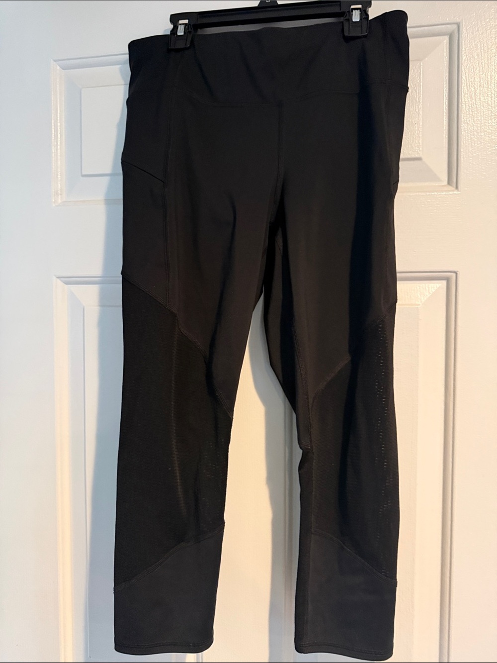 Athleta black capris, M